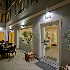 https://madelagodicomo.it-lombardy.com
